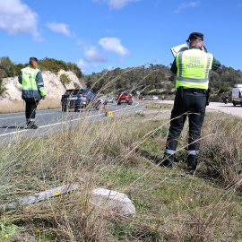 Imagen de archivo de la Guardia Civil en la zona de un accidente de tráfico.