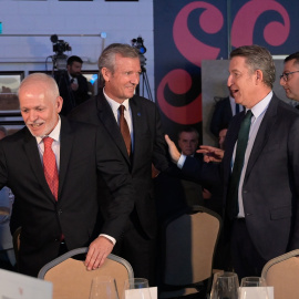 El presidente de la fundación propietaria de 'La Voz de Galicia', Lois Blanco (izquierda) con Alfonso Rueda y Alberto Núñez Feijóo el pasado 14 de noviembre en un acto en la sede del diario en A CoruñaM. Dylan / Europa Press14 NOVIEMBRE 2024;PREMIO;GALICIA;TRAYECTORIA;COMUNICACIÓN14/11/2024