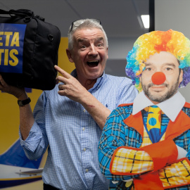 Imagen del consejero delegado de Ryanair, Michael O'Leary, atacando al ministro de Consumo, Pablo Bustinduy, por las sanciones a la compañía, a 11 de febrero de 2025.
