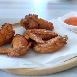 Imagen de un lato de pollo frito.