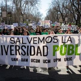 Imagen de archivo de decenas de personas durante una manifestación por la educación pública, a 23 de febrero de 2025, en Madrid.
