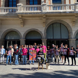 Els concentrats davant l'Ajuntament de Ripoll per denunciar 'sancions arbitràries'