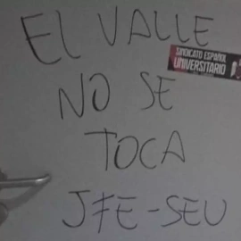 Pintada en el despacho de un profesor de la Facultad de Derecho, en la Universidad de Sevilla