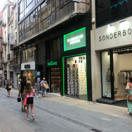 Un dels carrers comercials de Figueres.