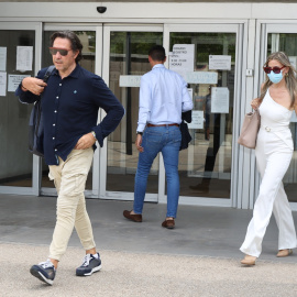 Foto de archivo de Arancha Palomino y Luis Lorenzo a la salida del juzgado.