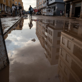 Imagen de archivo de un charco en Alfafar, València, tras el paso de la DANA, a 9 de noviembre de 2024.