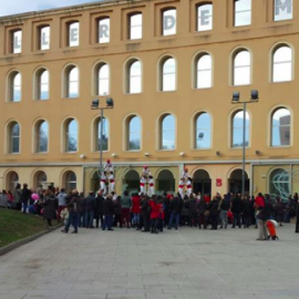 Fachada de la biblioteca Ignasi Iglésias-Can Fabra de Barcelona.