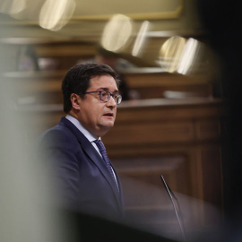 El ministro para la Transformación Digital y de la Función Pública, Óscar López, interviene en el pleno del Congreso de los Diputados celebrado este martes en Madrid.