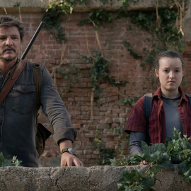 Joel (Pedro Pascal) y Ellie (Bella Ramsey) en 'The Last of Us'.