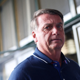 El expresidente brasileño Jair Bolsonaro camina afuera del aeropuerto de Congonhas a su llegada a Sao Paulo (Brasil) a 24 de marzo de 2025.