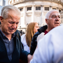 Dos jubilados argentinos en una protesta contra el Gobierno de Milei en septiembre de 2024.