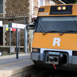 Un tren de l'R3 a l'estació de Montcada Bifurcació, en una imatge d'arxiu.