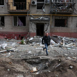 Un edificio destruido por el ataque de Rusia a Dnipro, Ucrania, el 29 de marzo de 2025.