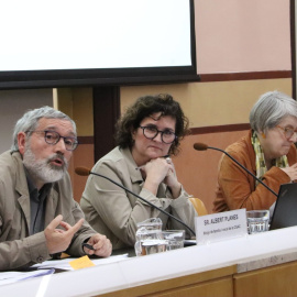 Imatge de la presentació del balanç de l'eutanàsia a Catalunya durant el 2024, que s'ha fet aquest dilluns, amb la directora general d'Ordenació i Regulació Sanitària, Clara Pareja, al centre.