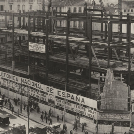 Construcción del Edificio Telefónica en la Gran Vía de Madrid. Archivo