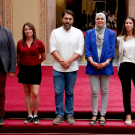 Diputats de Comuns, la CUP, PSC, ERC i Junts després d'anunciar un pacte antifeixista, en una imatge d'arxiu.