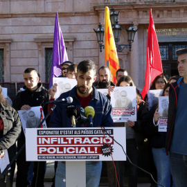 Representants de La Baula, Endavant i Alerta Solidària durant la roda de premsa a Lleida per denunciar una infiltració policial