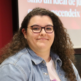 Fátima Ofkir en la roda de premsa pel seu retorn després de ser amnistiada pel sultà d'Oman