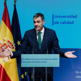 El presidente del Gobierno, Pedro Sánchez, durante el acto 'En defensa de una universidad de calidad, clave para el ascensor social', en la sede de Escuelas Pías de la UNED, el 31 de marzo.
