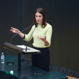 La portavoz de Más Madrid en el Ayuntamiento de Madrid, Rita Maestre, interviene durante un pleno del Ayuntamiento de Madrid, en el Palacio de Cibeles, a 26 de noviembre de 2024, en Madrid (España).
