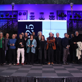 Foto de família dels guardonats dels Premis Crítica Serra d'Or 2025