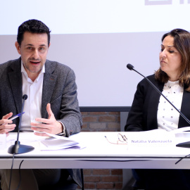 Martí Batllori i Natàlia Valenzuela, de la Taula del Tercer Sector, en roda de premsa