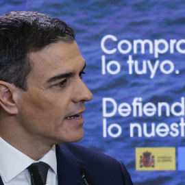 El presidente del Gobierno, Pedro Sánchez, durante una comparecencia ante la prensa este jueves para presentar el plan de contingencia del Ejecutivo ante los aranceles anunciados por Donald Trump. en el Palacio de la Moncloa.