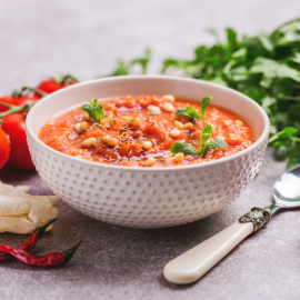 Imagen de un Rasam de tomate.