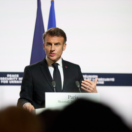 El presidente francés, Emmanuel Macron, asiste a una rueda de prensa conjunta con el presidente ucraniano, Volodímir Zelenski, a 26 de marzo de 2025.