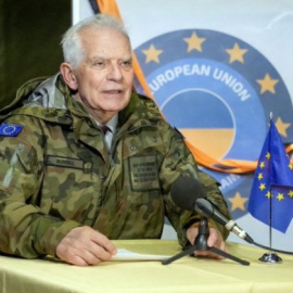 Josep Borrell vestido de militar en una imagen de archivo de 2022.