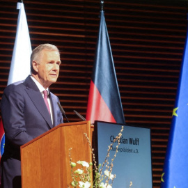 El antiguo presidente de Alemania, Christian Wulff, da un discurso en la ceremonia conmemorativa del aniversario de la liberación del campo de concentración nazi Buchenwald.