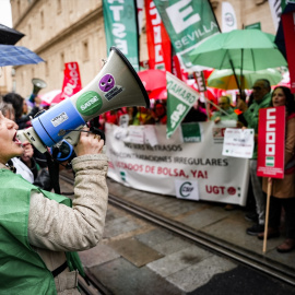 Concentración convocada por los sindicatos CCOO, UGT, CSIF y Satse para exigir la actualización de la bolsa de empleo del Servicio Andaluz de Salud (SAS). A 03 de abril de 2025, en Sevilla.