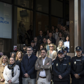 Minuto de silencio ante la delegación de la Xunta en Ourense para condenar el crimen, a 7 de abril de 2025.