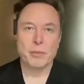Elon Musk mira a cámara durante su alocución.