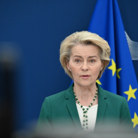La presidenta de la Comisión Europea, Ursula von der Leyen, durante una rueda de prensa en la sede de la Comisión Europea en Bruselas, (Bélgica), a 7 de abril de 2025.