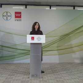 La presidenta de la Comunidad de Madrid, Isabel Díaz Ayuso, durante una visita a la planta de Bayer en Alcalá de Henares el pasado 3 de abril de 2025.