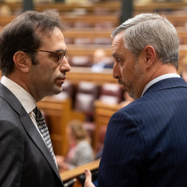 El ministro de Economía, Carlos Cuerpo, y Juan Bravo, vicesecretario de Economía del PP.