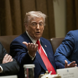 Donald Trump durante una reunión en la Sala del Gabinete de la Casa Blanca.