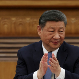 El presidente chino, Xi Jinping, aplaude en una reunión con líderes empresariales extranjeros en Beijing, China, el 28 de marzo de 2025.