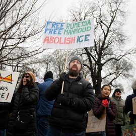 Manifestaciones en Cambridge Common recordando a los estudiantes arrestados y pidiendo a Harvard resistir a la injerencia del gobierno central, en Massachusetts, a 12 de abril de 2025.