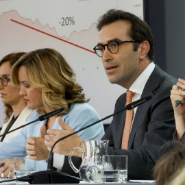 El ministro de Economía, Carlos Cuerpo, interviene durante la rueda posterior a la reunión del Consejo de Ministros en el complejo del Palacio de la Moncloa, el pasado martes 8 de abril.