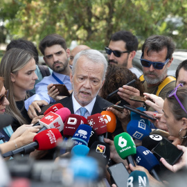 Imagen de archivo de Antonio Camacho, abogado de Begoña Gómez, atendiendo a lo medios en el Palacio de La Moncloa, a 30 de julio de 2024.