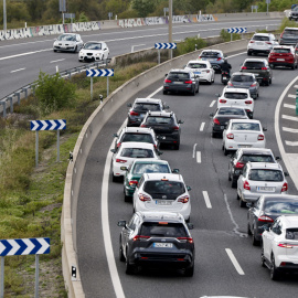 Operación retorno en la entrada a Madrid por la A3 este domingo en la localidad madrileña de Rivas Vaciamadrid tras las vacaciones de Semana Santa.