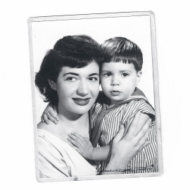 Ana María Matute con su hijo Juan Pablo en 1956.