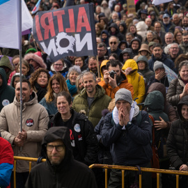 Imagen de archivo de decenas de personas durante una nueva manifestación contra Altri, a 22 de marzo de 2025, en Pobra do Caramiñal, A Coruña.
