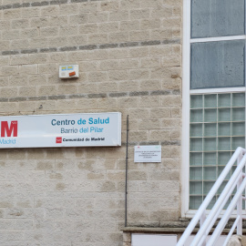 Vista de la fachada del Centro de Salud del Barrio del Pilar (Madrid), en una foto de archivo.
