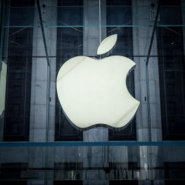 Imagen de archivo del logo de Apple, en Nueva York, a 16 de septiembre de 2023.