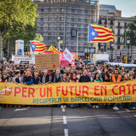 Capçalera de la manifestació en defensa del català organitzada per Sant Jordi per la Llengua.