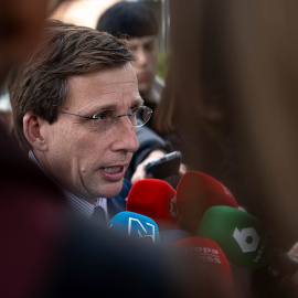 Imagen de archivo. José Luis Martínez-Almeida atiende a los medios de comunicación.