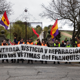 Imagen de archivo de una concentración iniciada por la Coordinadora de Asociaciones de Memoria y Víctimas del Franquismo en el Valle de Cuelgamuros.